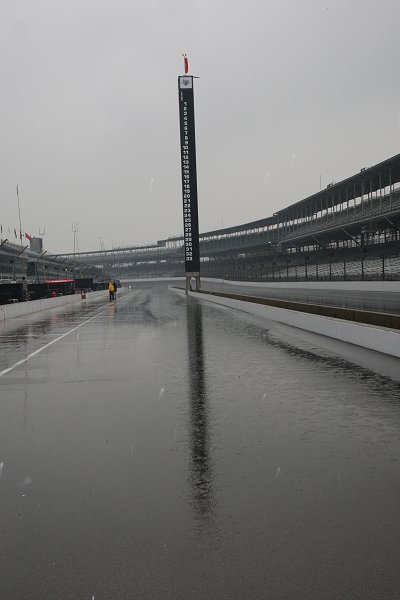 Indy500 en hevige regen gaan niet samen; tweede dag afgeblazen